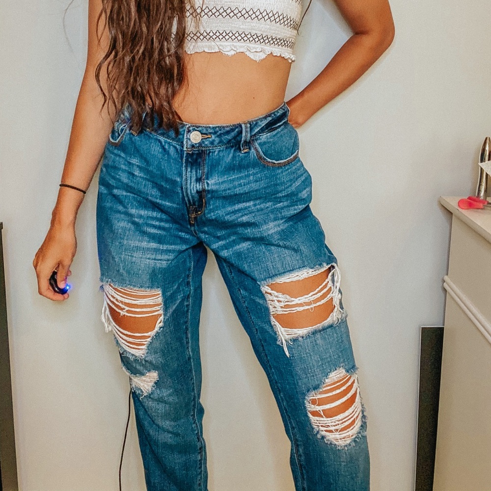 REFUGE HIGH WAISTED DISTRESSED BOYFRIEND MOM JEANS